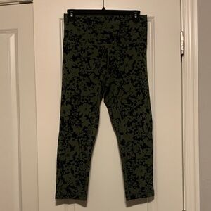 Lululemon Floral Patterned Green Leggings, Size 8, 23inches, EUC